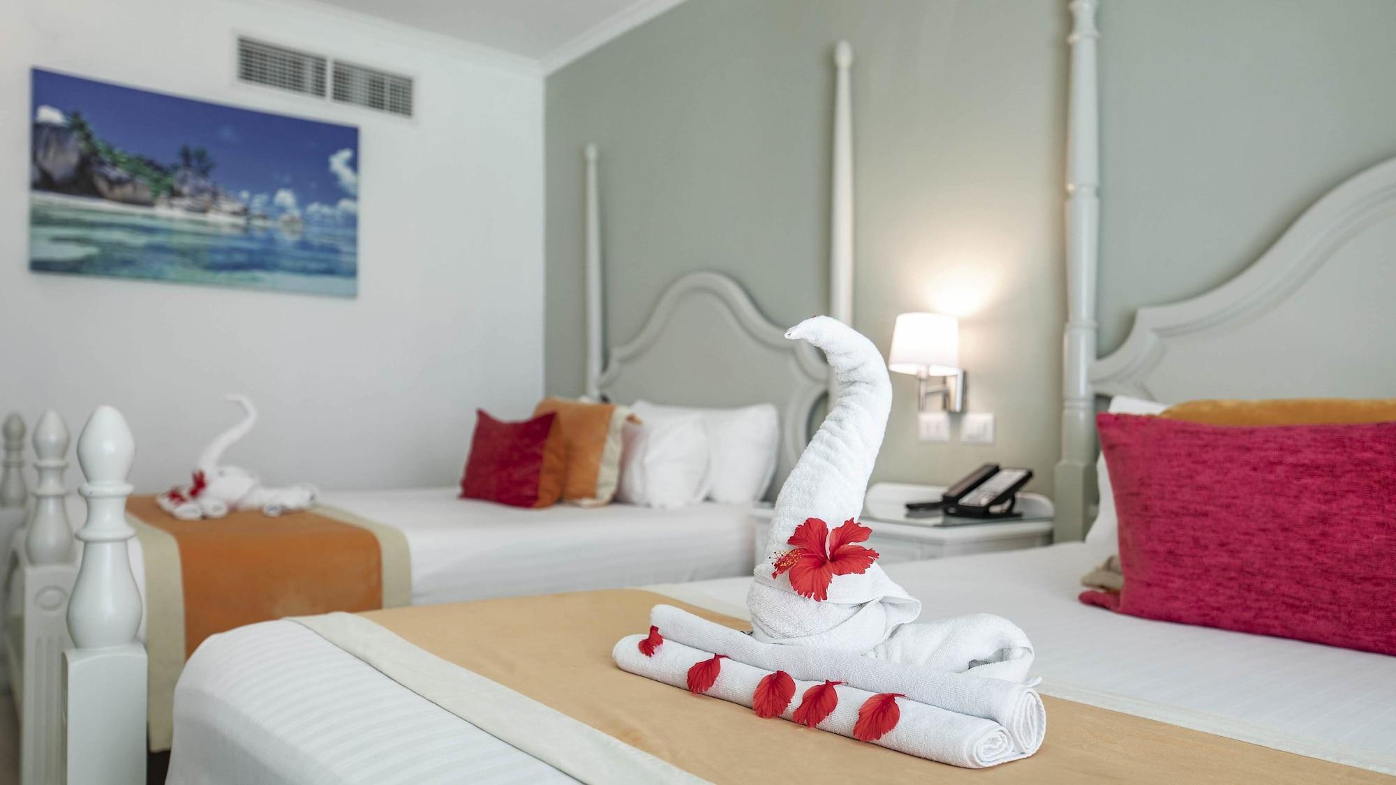 Be Live Collection Punta Cana (Adults Only) Kültér fotó A towel swan