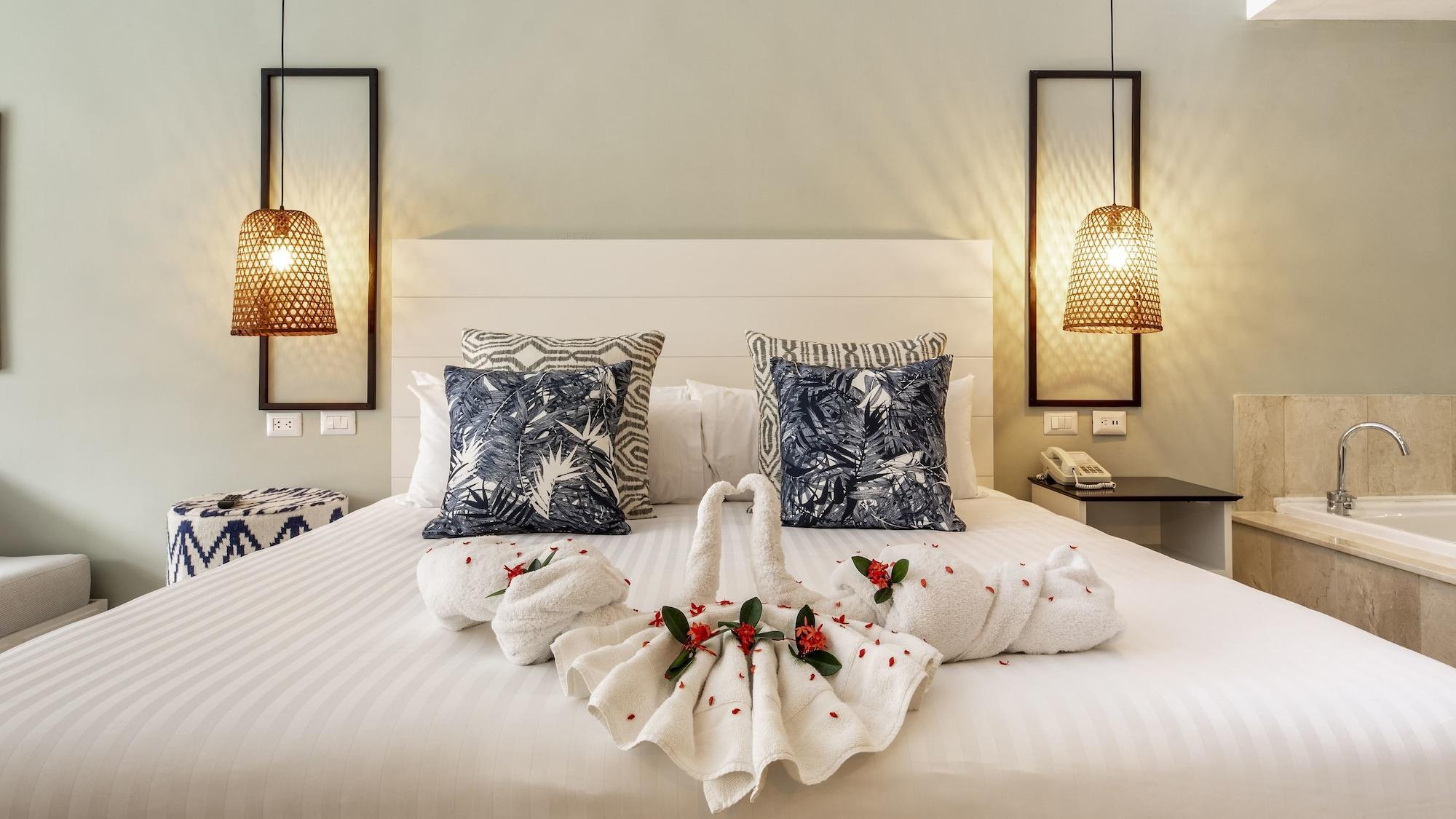 Be Live Collection Punta Cana (Adults Only) Kültér fotó A bed with a towel swan